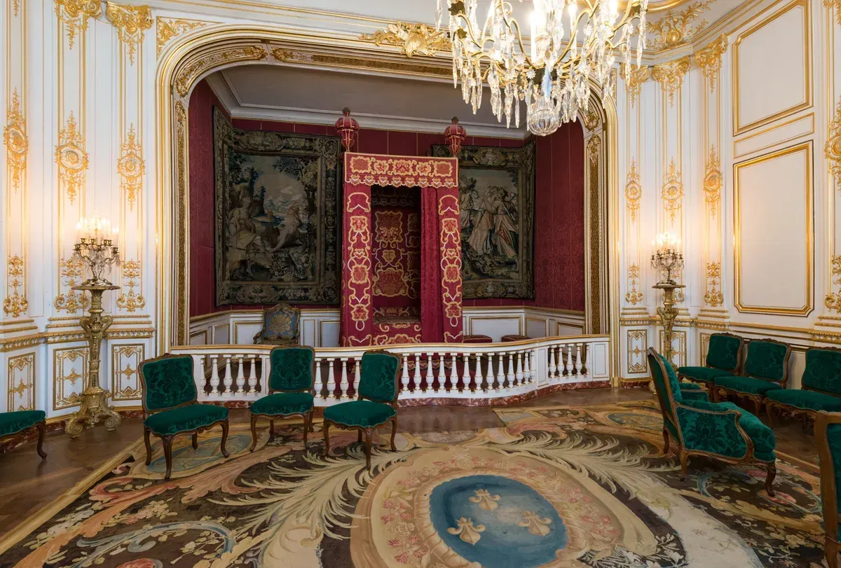 A royal bedchamber inside Chambord, seen on a Loire Valley wine and castle tour from Tours